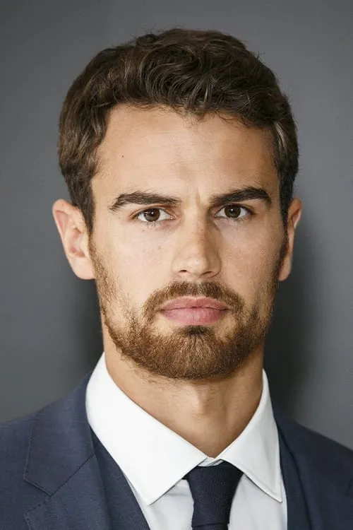 Nico Siekkinen ha trabajado con Theo James en 1 ocasiones