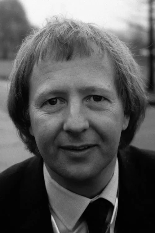 Tim Brooke-Taylor interpretando a 