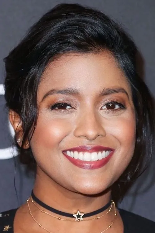 Tiya Sircar interpretando a Piper Sperling