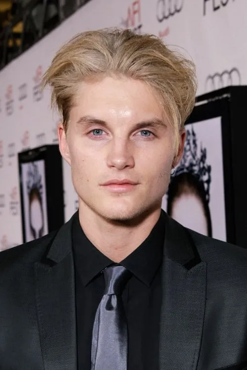 Foto de perfil del actor Toby Hemingway en el reparto