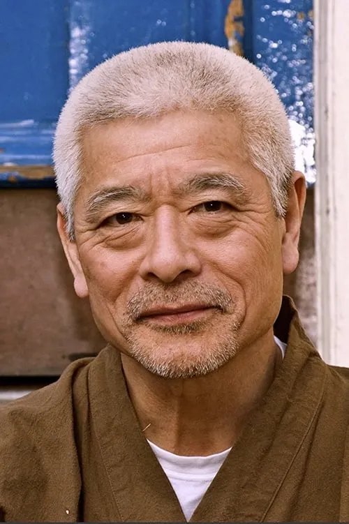 Togo Igawa interpretando a Kakuro Ozu