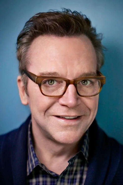 Tom Arnold interpretando a Parker