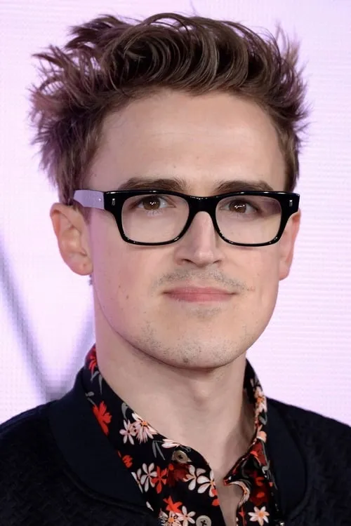 Tom Fletcher interpretando a Self