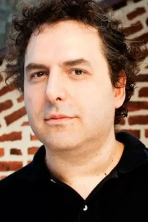 Tom Scharpling interpretando a 