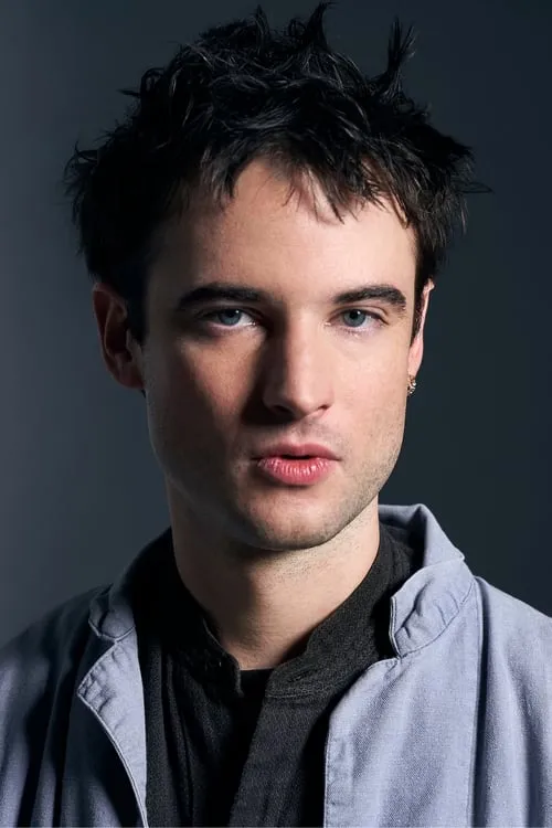 Tom Sturridge interpretando a Tom