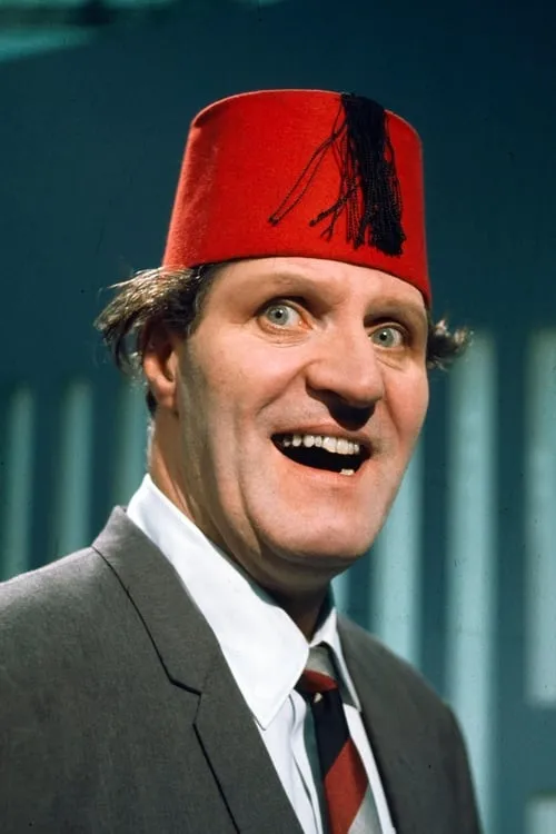 Tommy Cooper interpretando a Himself