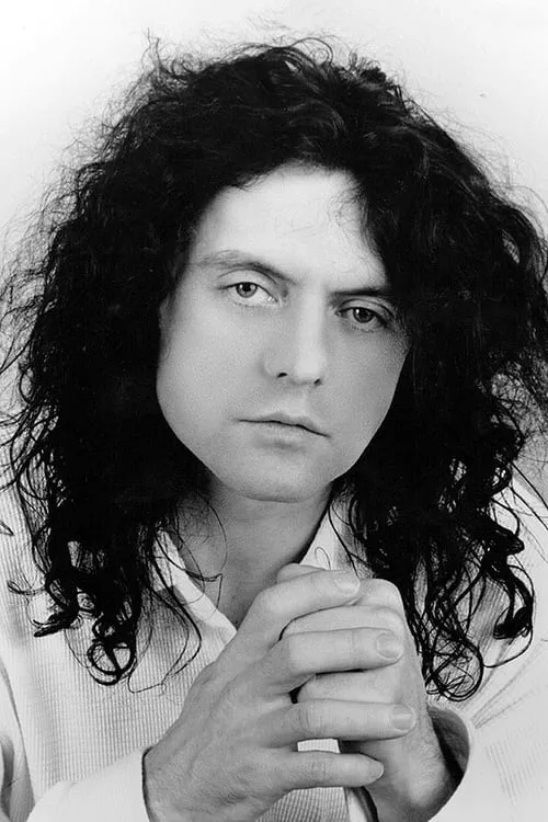 Tommy Wiseau interpretando a Self