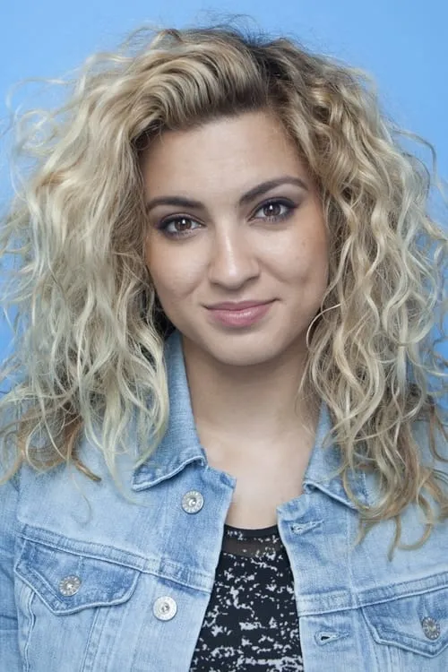 Actor Tori Kelly