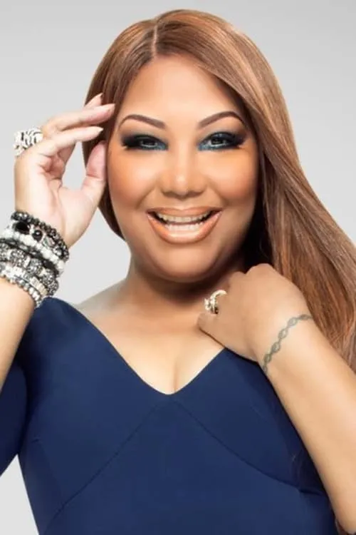 Traci Braxton interpretando a Foster Mom