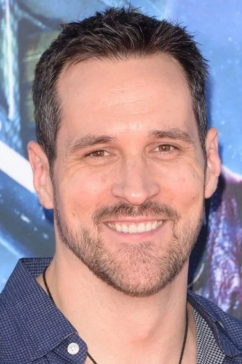 Travis Willingham en el reparto