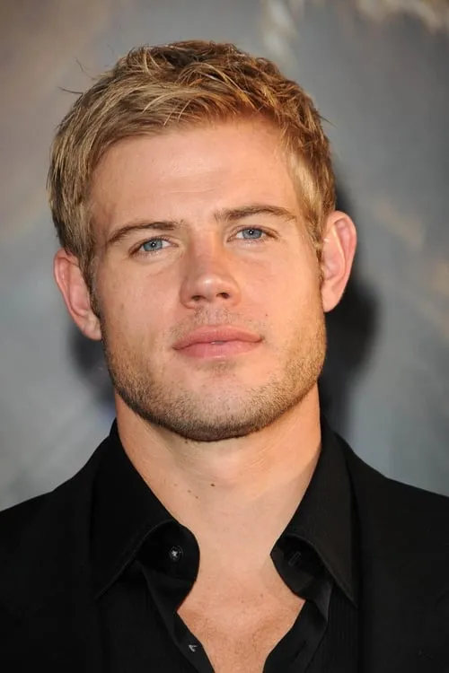 Trevor Donovan interpretando a Drew Granger