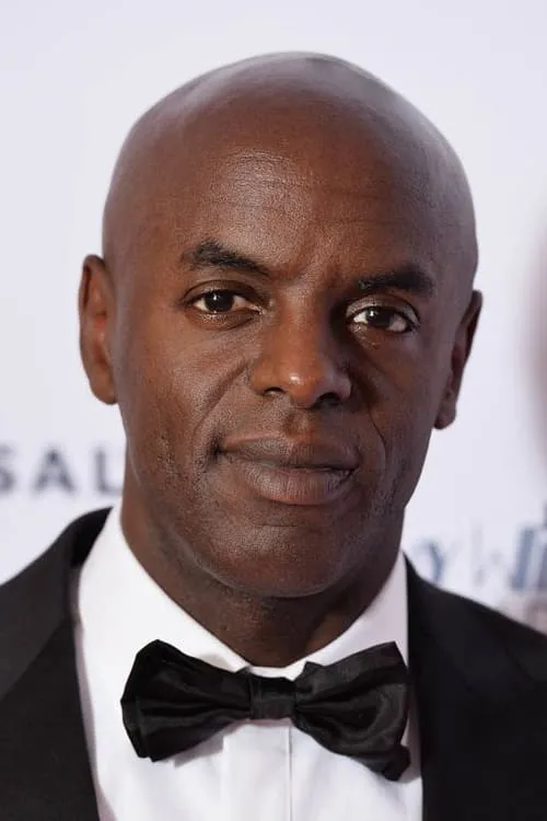 Trevor Nelson interpretando a Himself