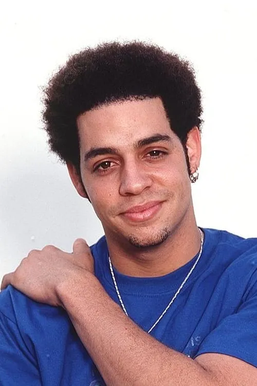 Trevor Penick interpretando a Ty