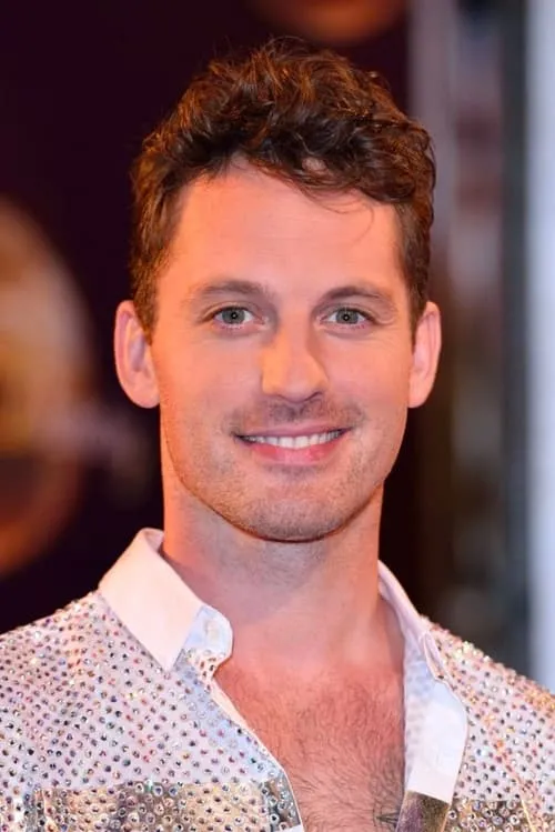 Tristan MacManus en el reparto