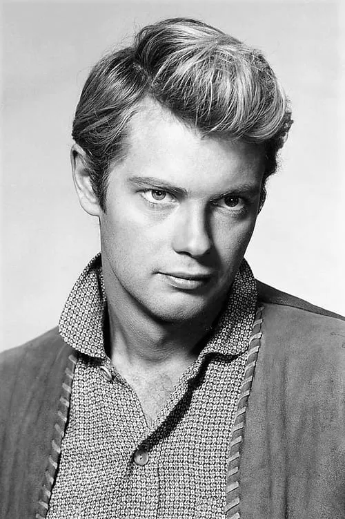 Troy Donahue interpretando a Rosenberg