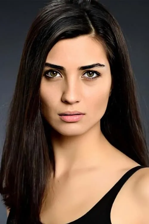 Tuba Büyüküstün en el reparto