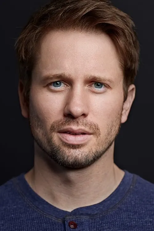 Tyler Ritter interpretando a Dawson