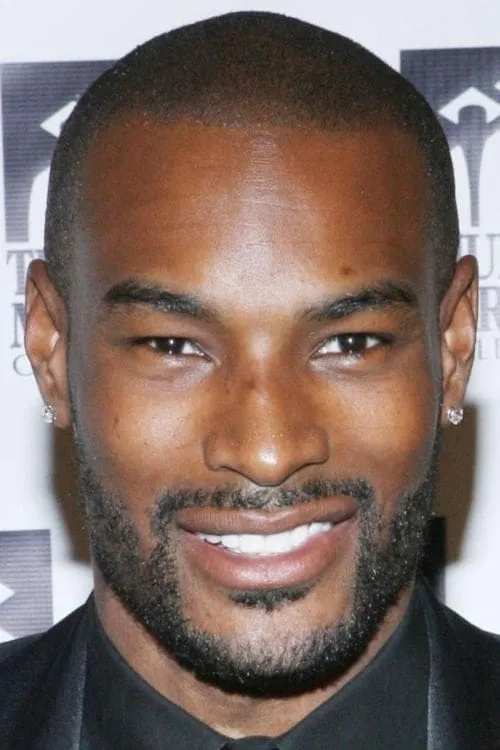 Tyson Beckford interpretando a Alex