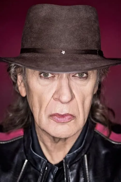 Udo Lindenberg interpretando a Himself