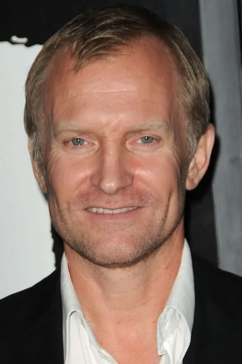 Ulrich Thomsen interpretando a Jeremy Redman