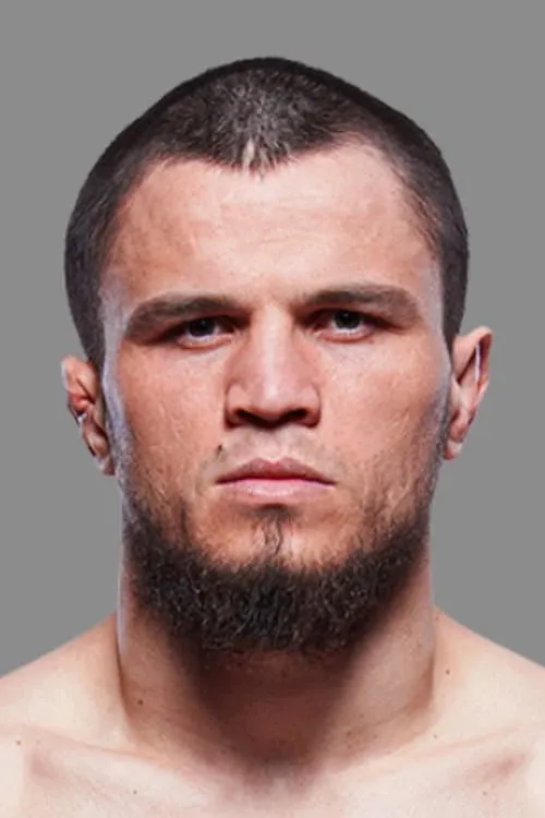 Umar Nurmagomedov interpretando a Self