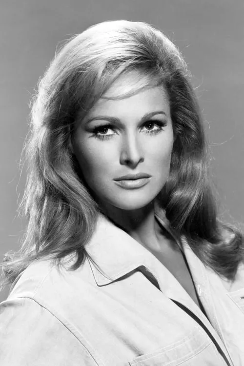 Susan Rha ha trabajado con Ursula Andress en 1 ocasiones