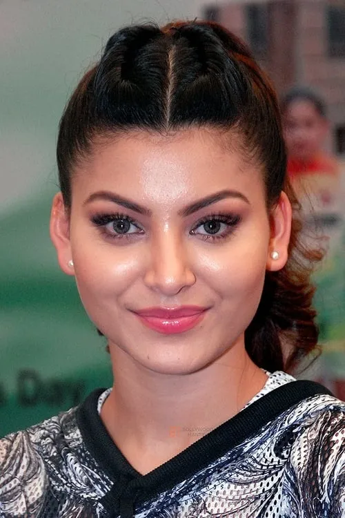 Urvashi Rautela interpretando a Kavya