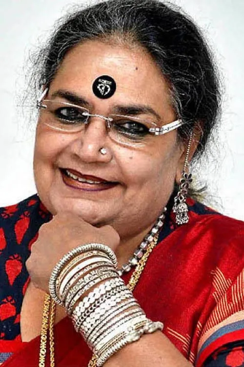 Usha Uthup interpretando a Charukesi