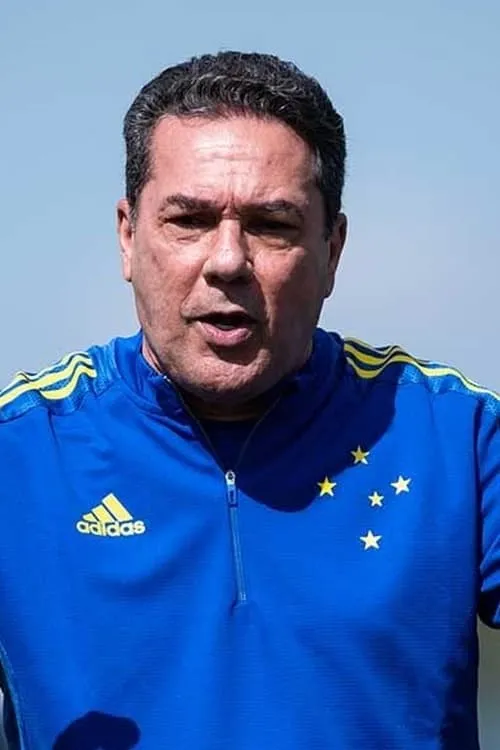 Vanderlei Luxemburgo interpretando a Self