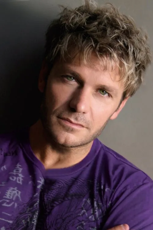 Vic Mignogna en el reparto