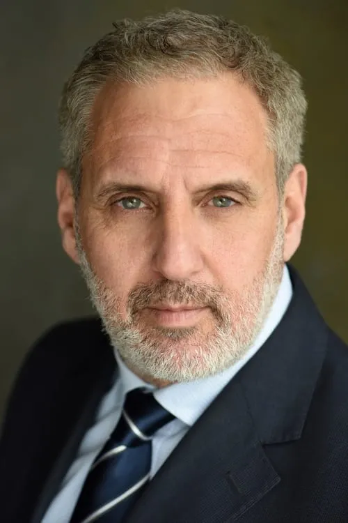 Foto de perfil del actor Vincent Riotta en el reparto