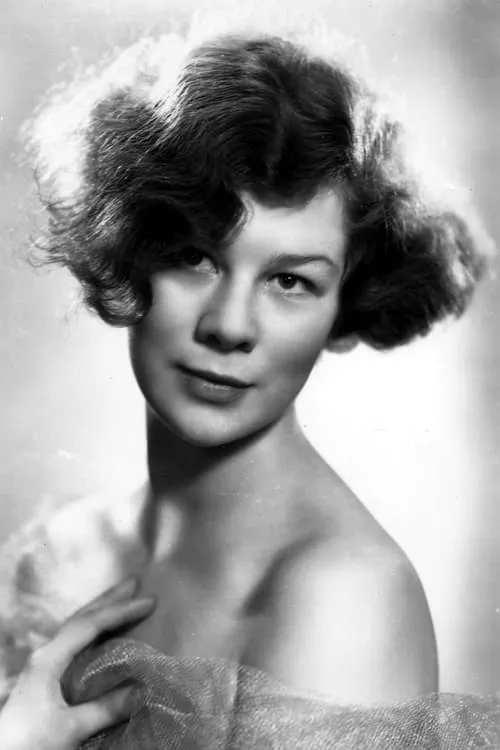 Wendy Hiller interpretando a Aunt D'Arcy