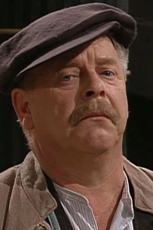 Werner Zeussel interpretando a Josef Hackl