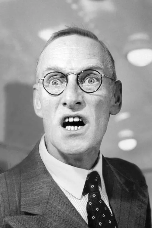 Wilfrid Brambell interpretando a Mr. Palmer senior