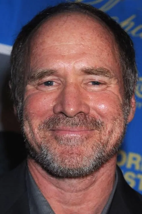 Will Patton interpretando a Bar Customer