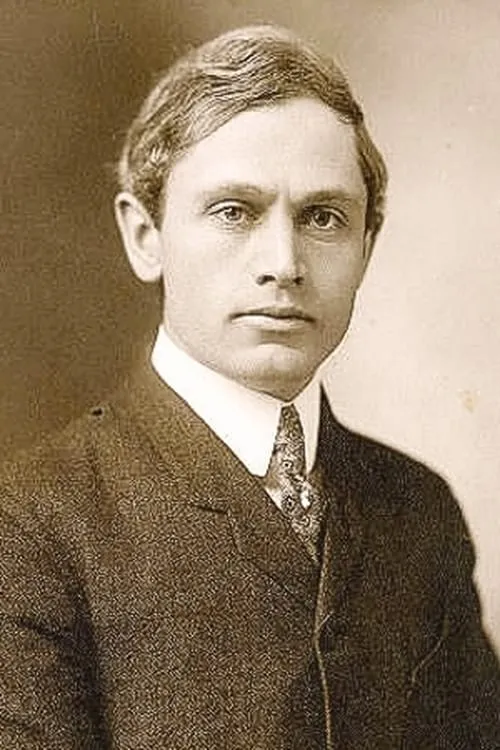 William B. Mack interpretando a Tom Crosby