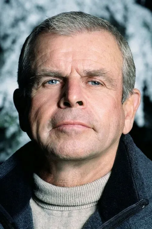 William Devane interpretando a Sen.  Emmett Hunter