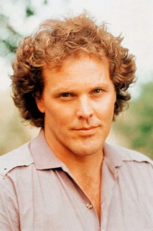 Wings Hauser interpretando a Carpenter