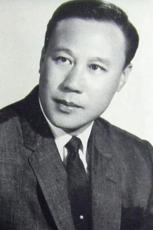 Yan Jun interpretando a Chung Kuo Chiang