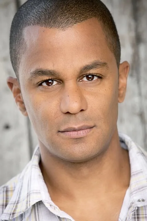 Yanic Truesdale interpretando a Gene Donovan