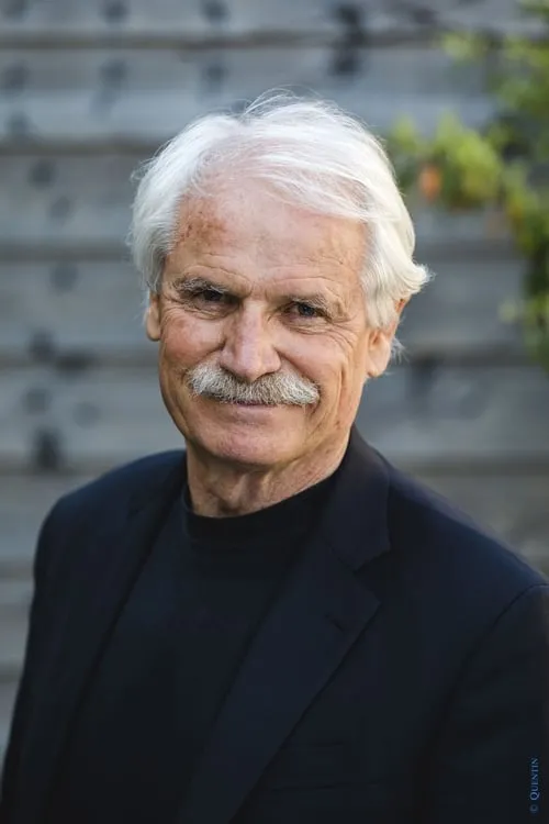 Yann Arthus-Bertrand interpretando a Narrator (voice)