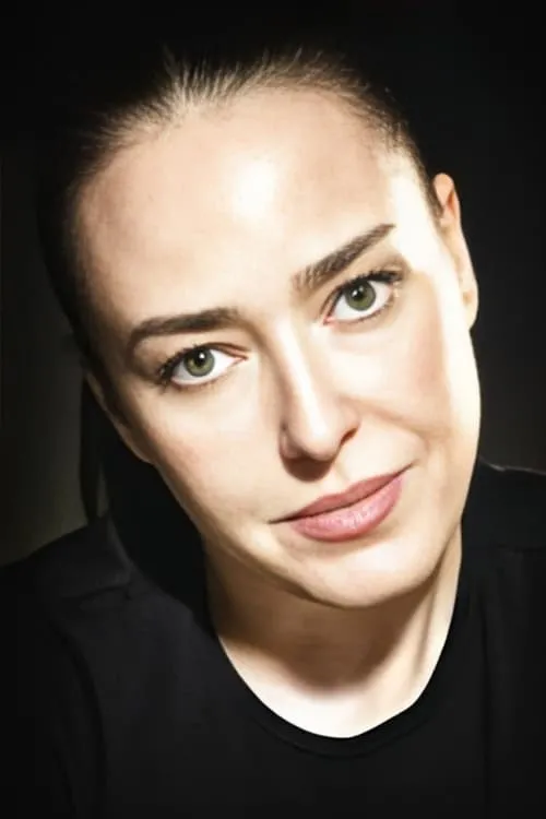 Actor Yaprak Özdemiroğlu