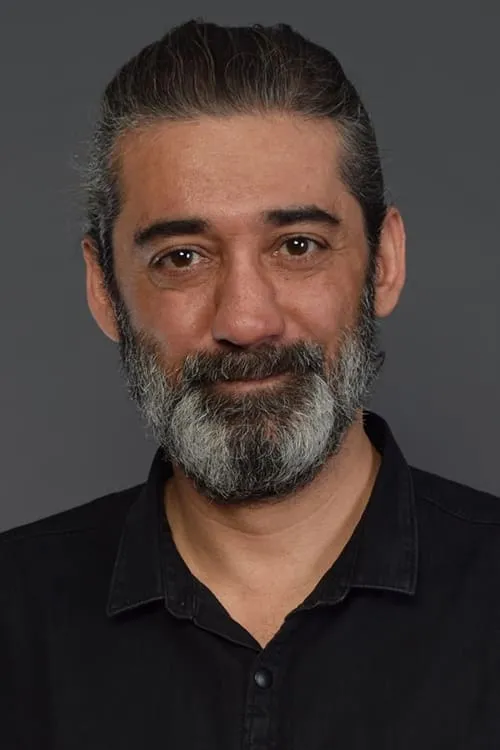 Actor Yiğit Arı