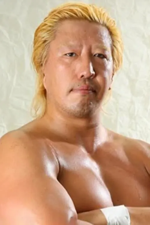 Yoshihiro Takayama interpretando a 