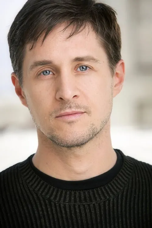 Foto de perfil del actor Yuri Lowenthal en el reparto