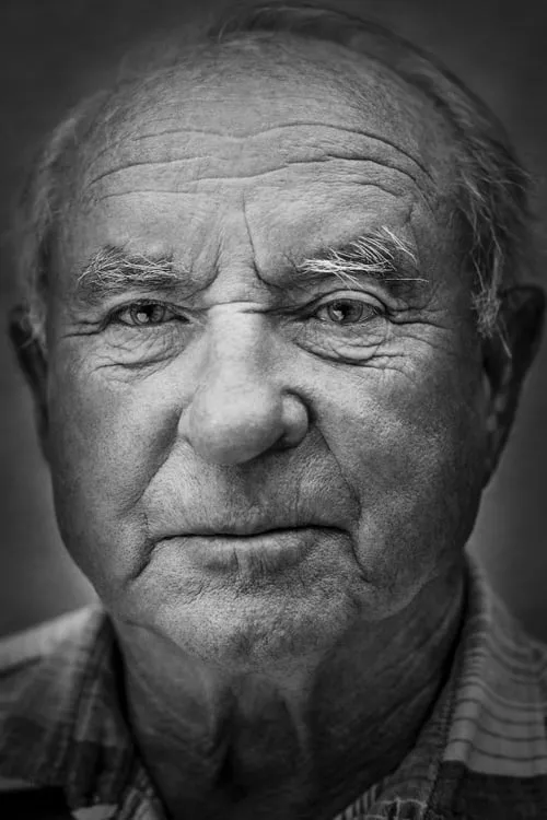 Yvon Chouinard interpretando a Himself