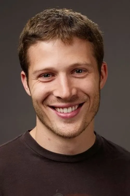 Zach Gilford interpretando a Himself