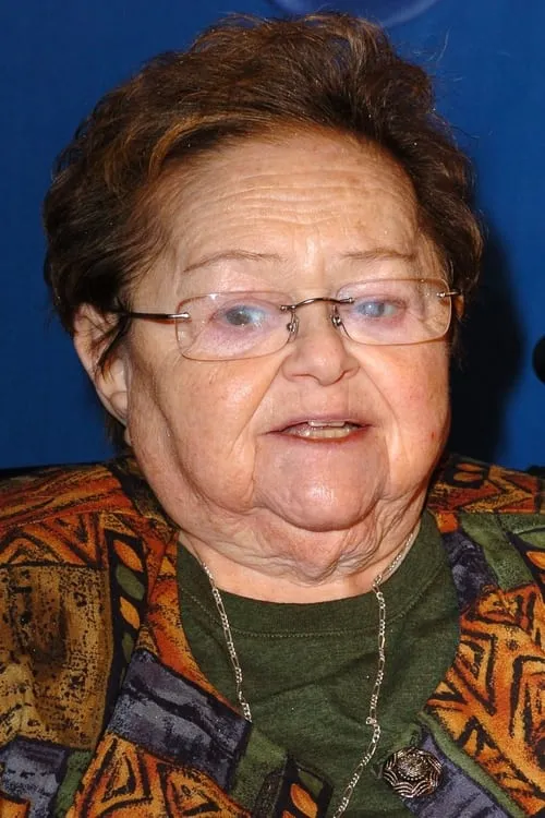 Zelda Rubinstein interpretando a Woman in Clinic