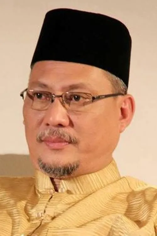 Zulkifli Ismail interpretando a Guru Besar