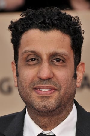 Adeel Akhtar interpretando a Carpenter